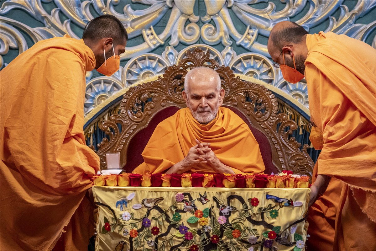 Swamishri requests a slight adjustment in the position of the puja