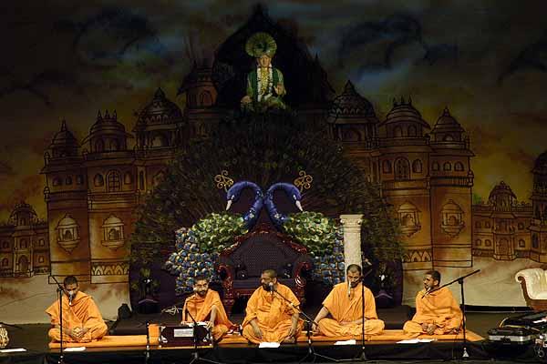 Saints sing marvelous kirtans at the Kirtan Aaradhana