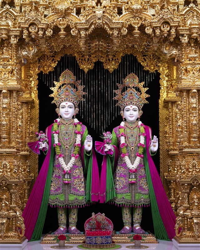 Parabrahma Bhagwan Swaminarayan and Aksharbrahma Gunatitanand Swami Maharaj