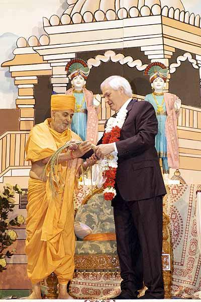  Swamishri is offered traditional Native American spiritual grass by the Lieutenant Governor 