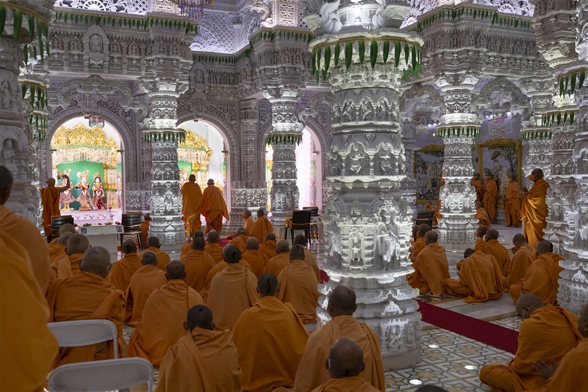 Swamis participate in the morning arti