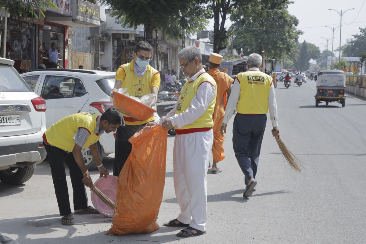 BAPS Devotees Participate in Clean India Initiatives, India