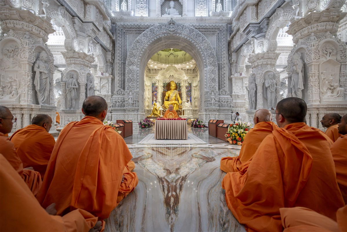 A unique view of Swamishri performing puja under the central dome of BAPS Swaminarayan Akshardham