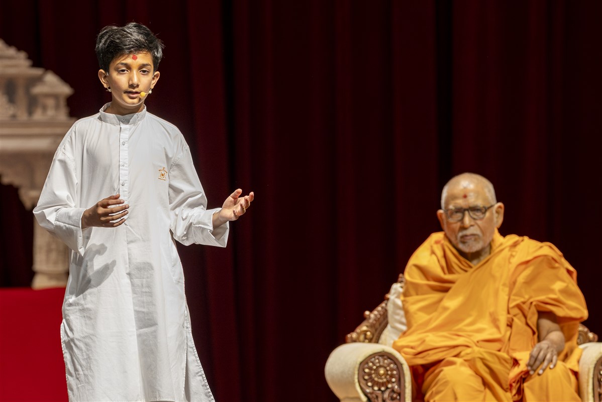 A child narrates his memories during Swamishri's stay in Robbinsville