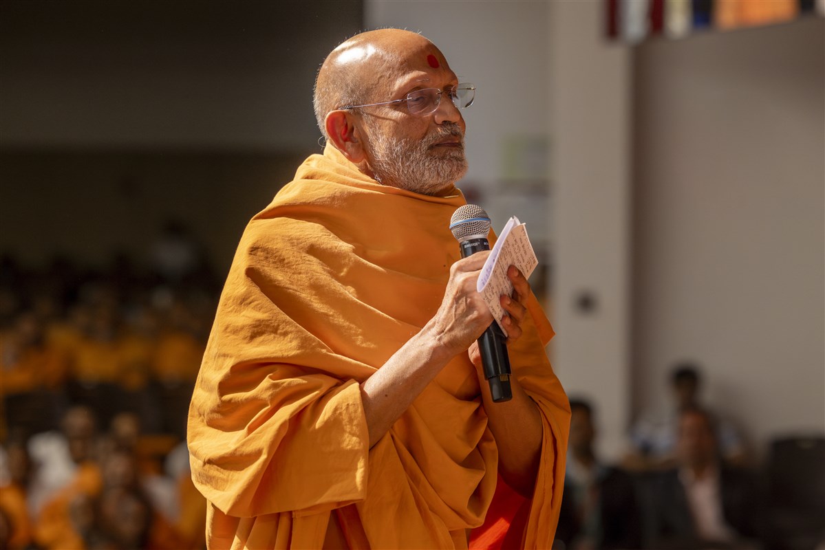 Pujya Yagnavallabhdas Swami thanks Swamishri