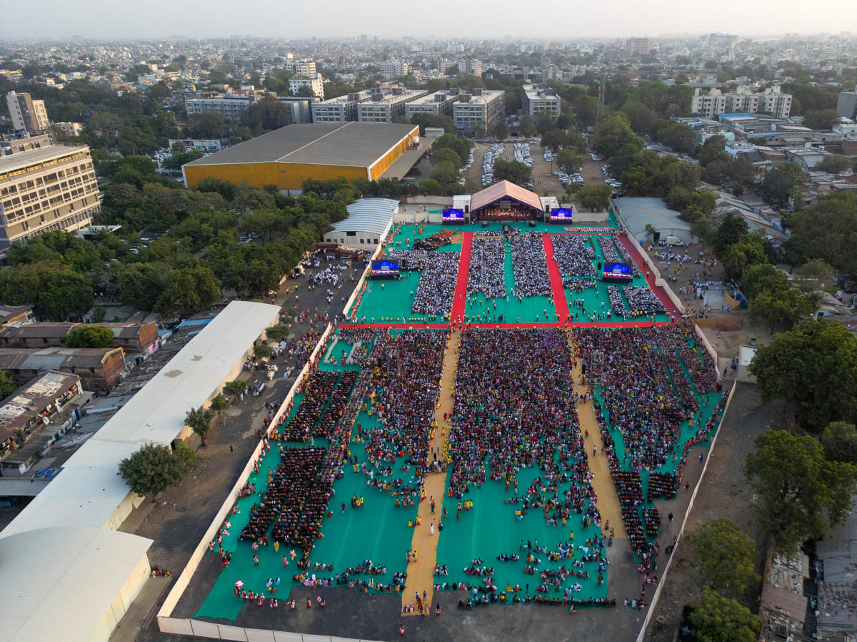Aerial view of the evening assembly at the Pramukh Vatika ground, Ahmedabad