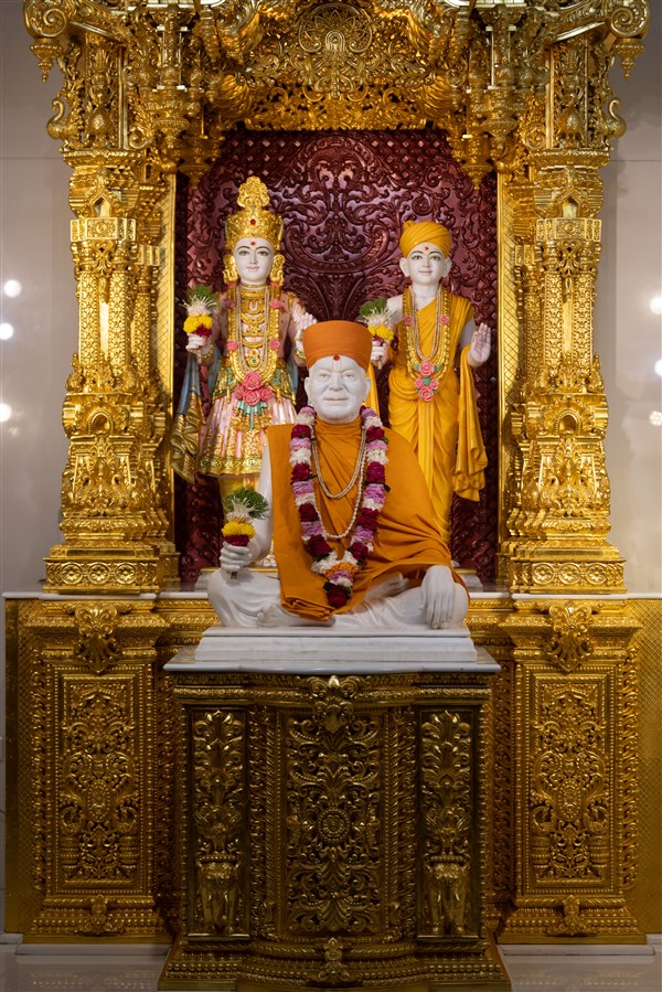 Shri Akshar-Purushottam Maharaj and Brahmaswarup Yogiji Maharaj