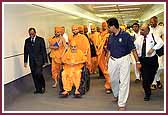 Pramukh Swami Maharaj Arrives in Houston July 20, 2004