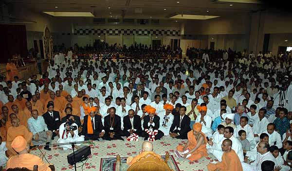 Pujya Viveksagar Swami addresses the welcome assembly