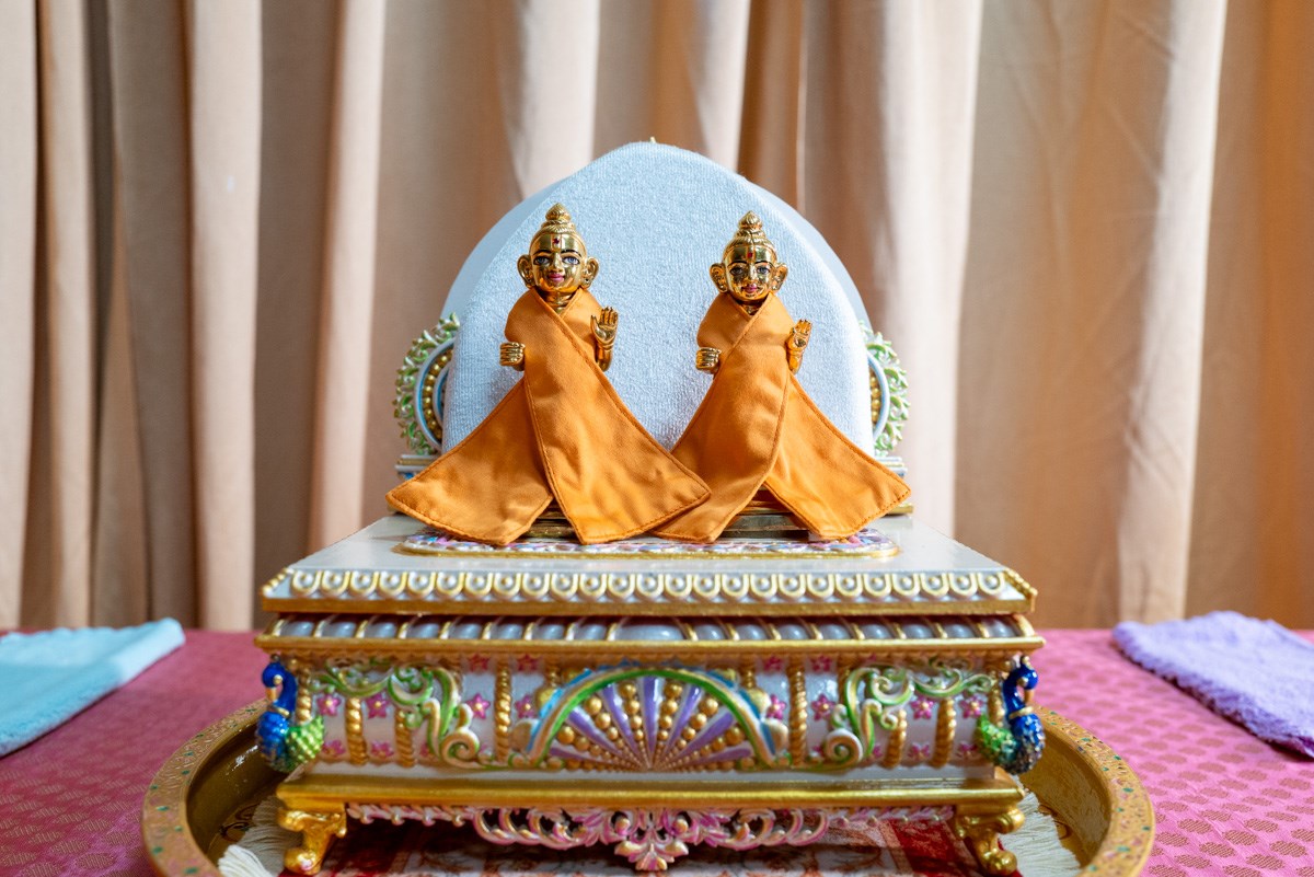 Shri Harikrishna Maharaj and Shri Gunatitanand Swami Maharaj, morning darshan