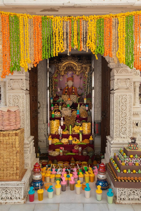 Annakut offered to Brahmaswarup Shastriji Maharaj