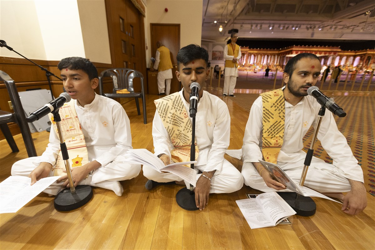 Children and youths led the chanting of the mahapuja verses in Sanskrit