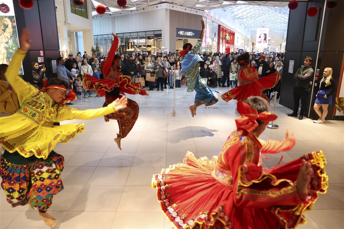 The vibrant dance performances became a major attraction at the heart of the shopping centre