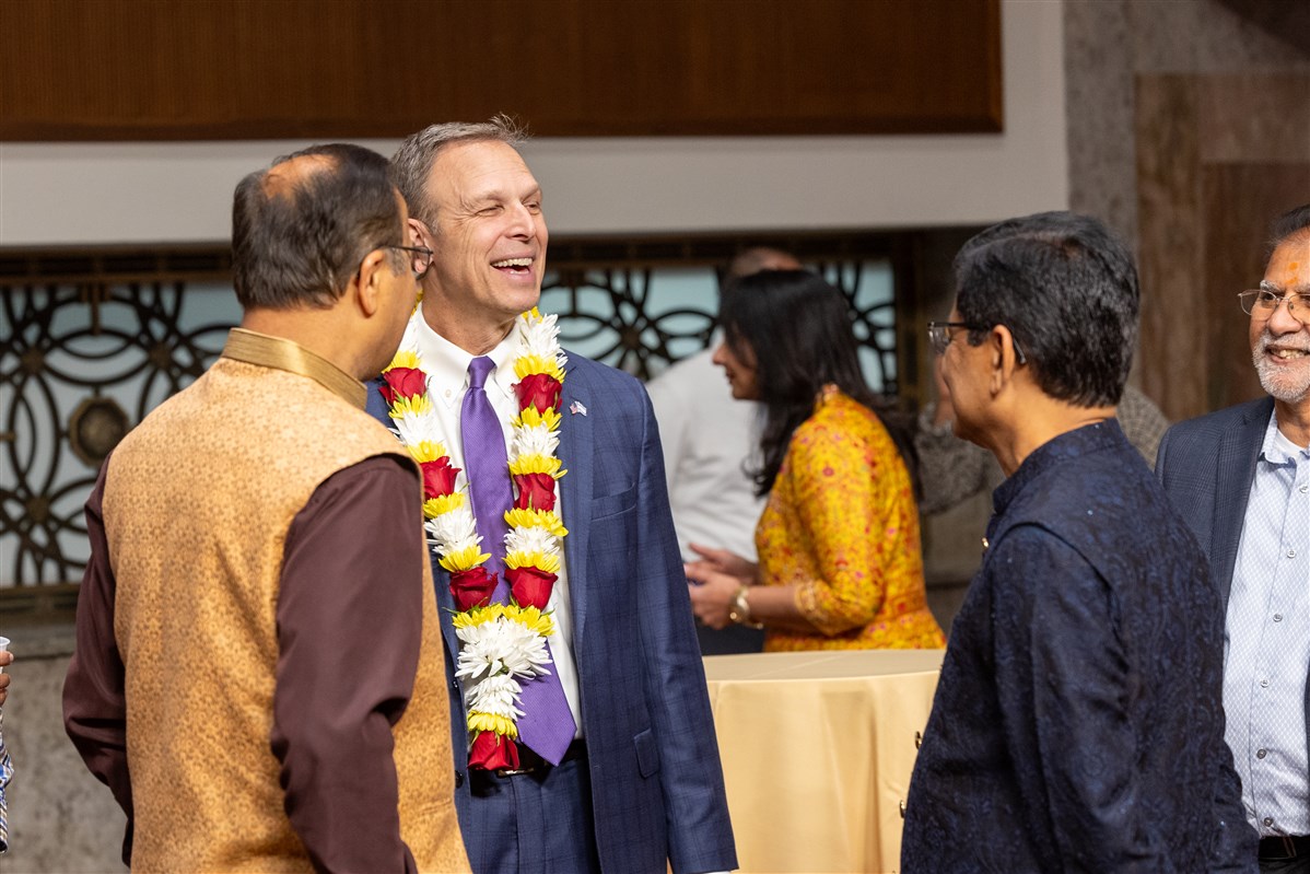 Representative Scott Perry (PA-10) interacts with members of the Indian-American community