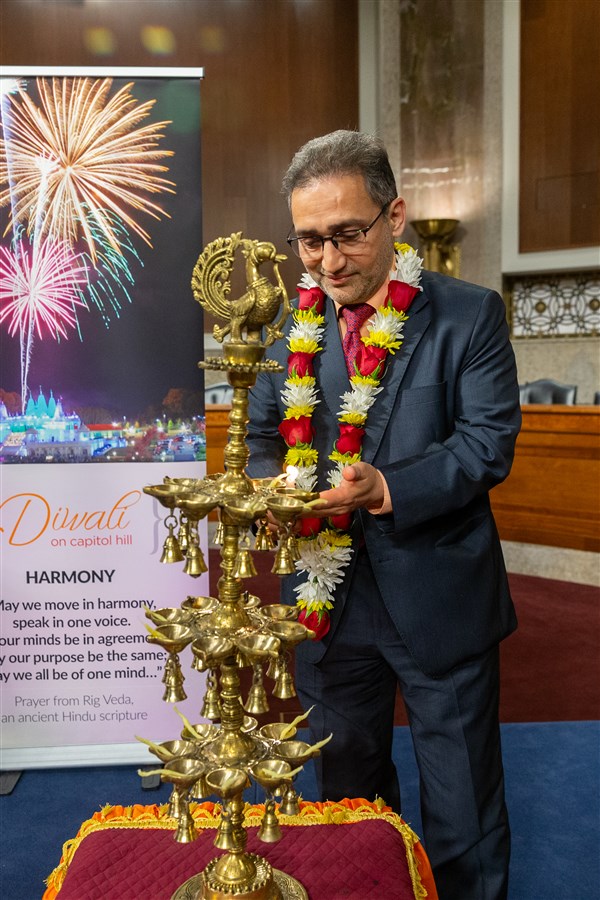 Shri Jag Mohan, Minister of Community & Personnel at the Embassy of India, lights the diya