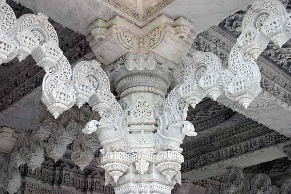 The beautiful arches placed between the intricately carved pillars