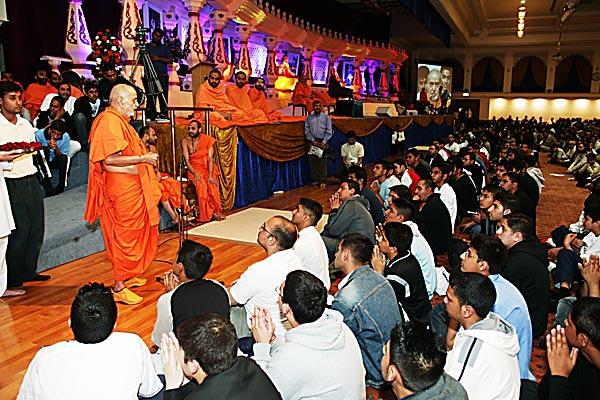  Swamishri blesses the final year kishores with encouraging words 