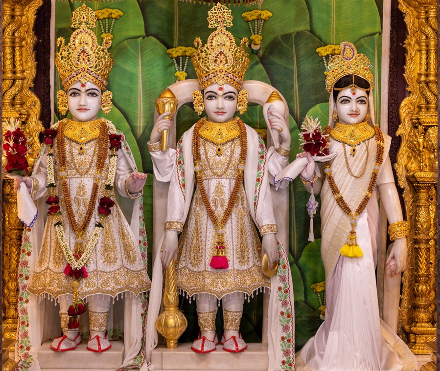 Shri Harikrishna Maharaj and Shri Lakshmi-Narayan Bhagwan