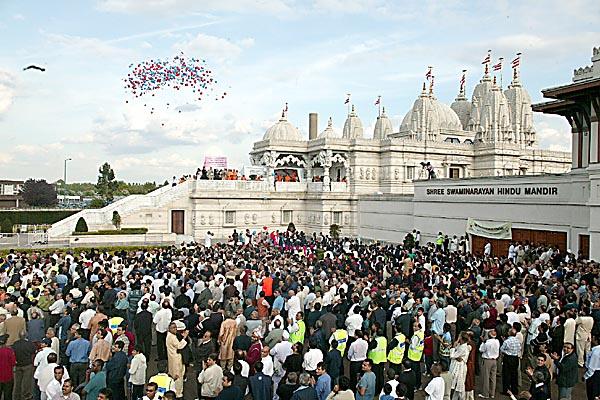  Children release thousands of balloons at the end of the Rath Yatra at the BAPS Shri Swaminarayan Mandir, London