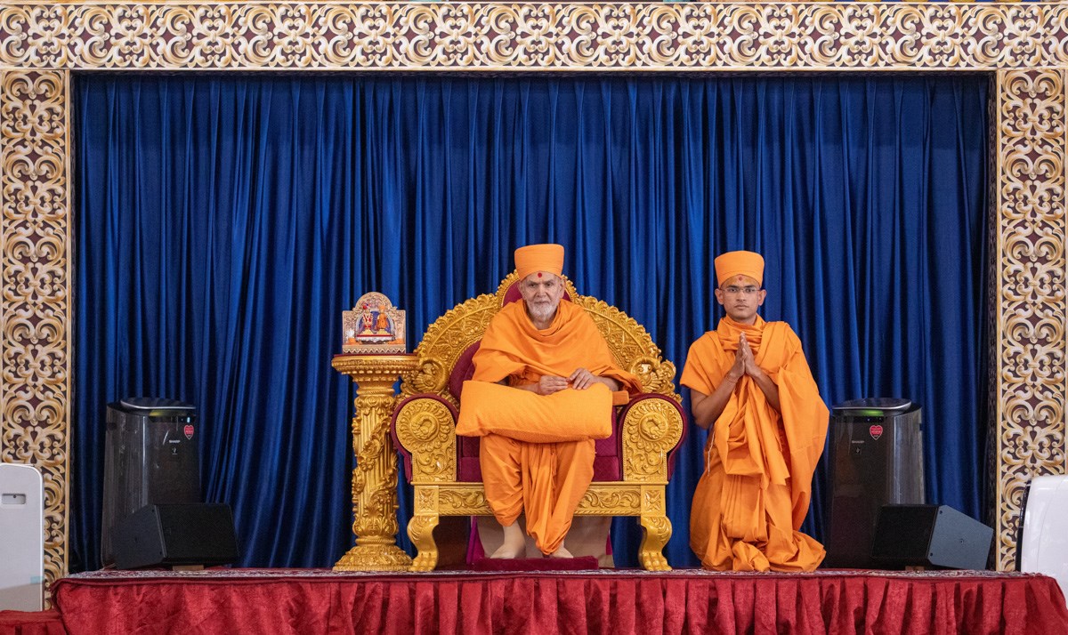 Swamishri with a newly initiated swami