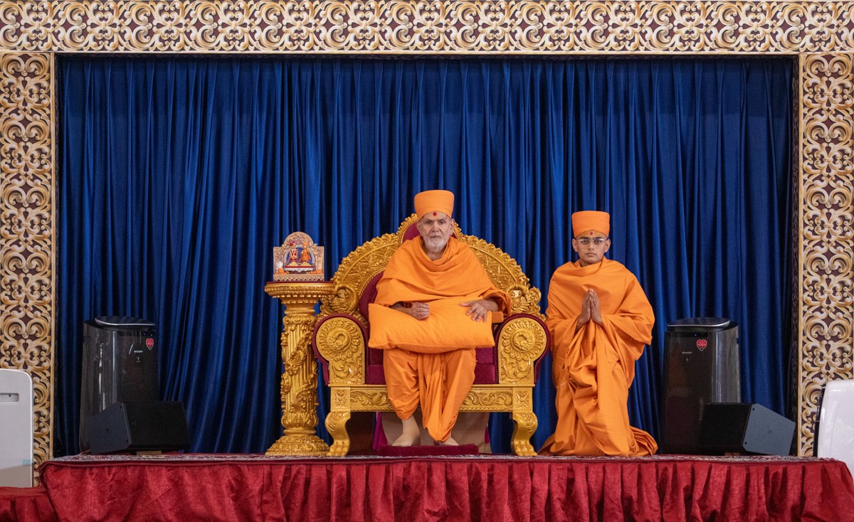Swamishri with a newly initiated swami