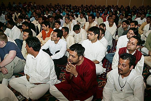 Young Yuvak/Yuvatis Assembly  -  The youths listen with great attention to Swamishri's words