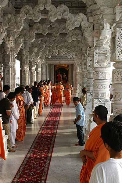 Kishori Din July 29, 2004 -  Swamishri has darshan in the Mandir 