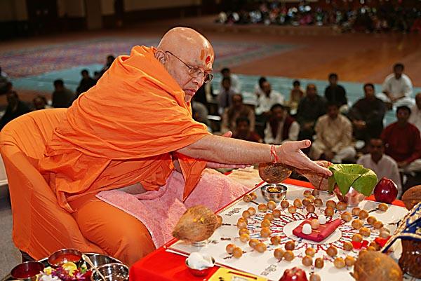  Ghansyhamcharan Swami performs the mahapuja vidhi