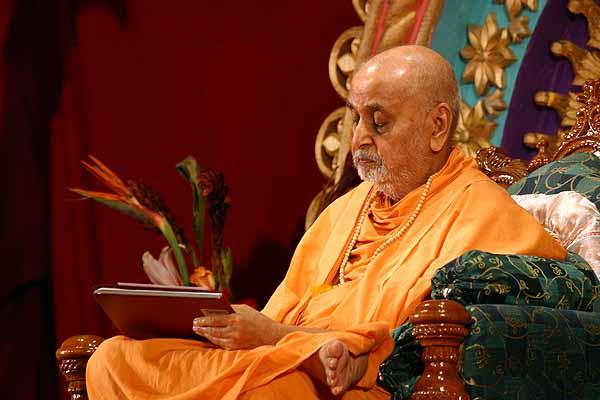Divine Moods of Swamishri August 1, 2004 - 