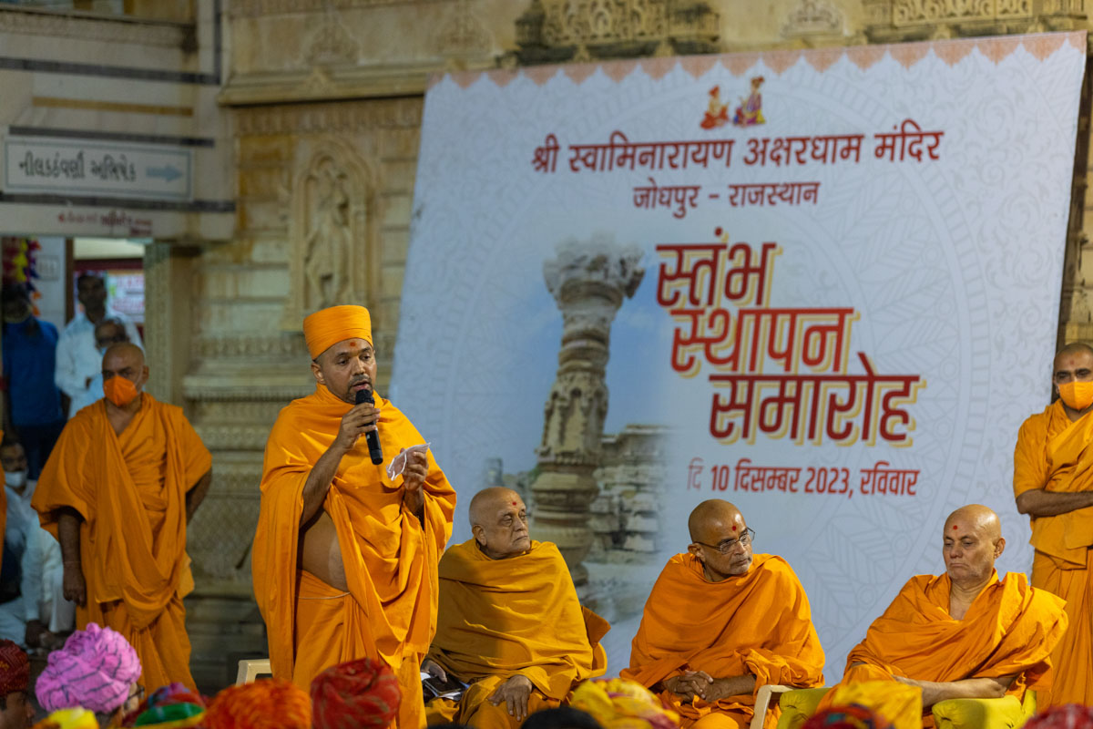 Yogiprem Swami addresses the assembly