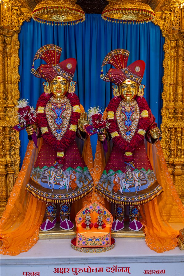 Bhagwan Swaminarayan and Aksharbrahma Gunatitanand Swami 