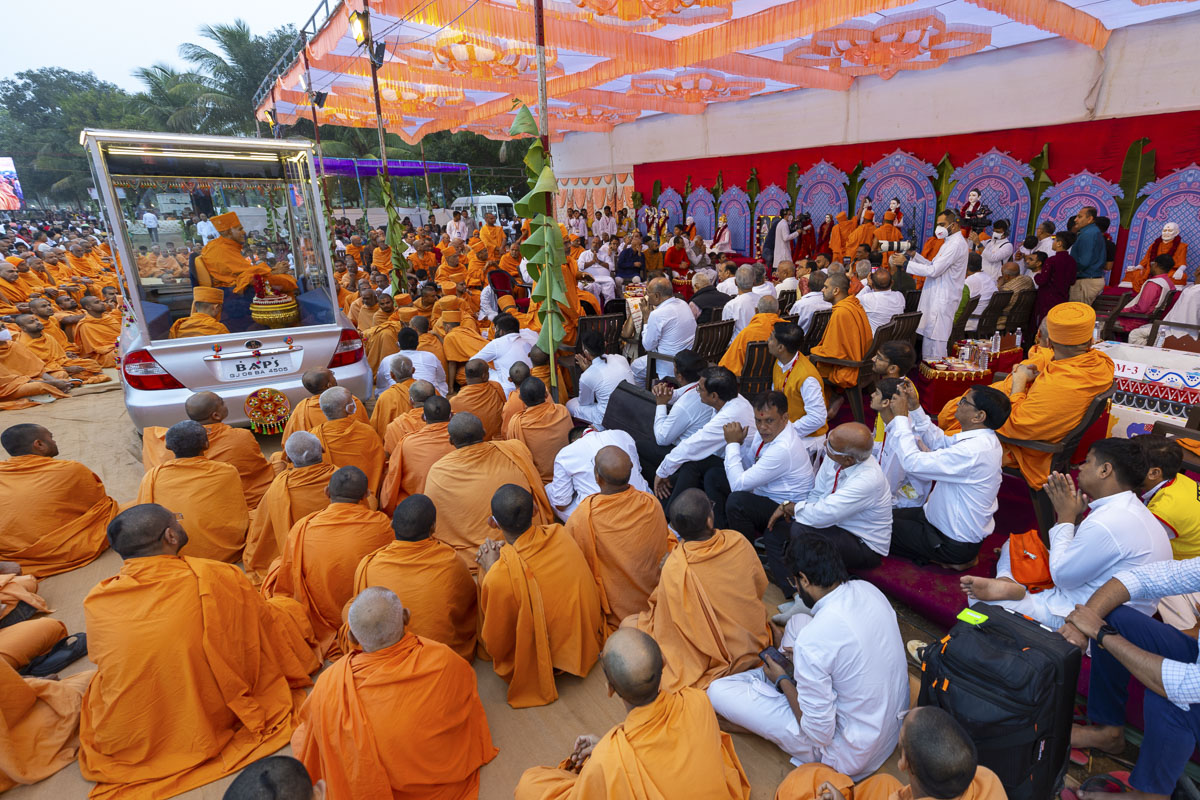 Swamishri during the yagna rituals