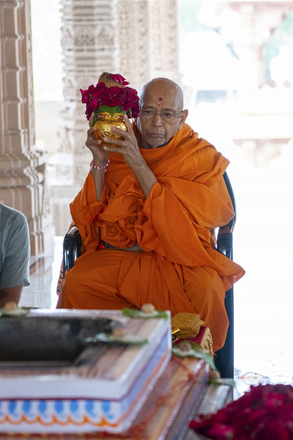 Vastu-Mandir Pravesh rituals, BAPS Shri Swaminarayan Mandir, Nadiad