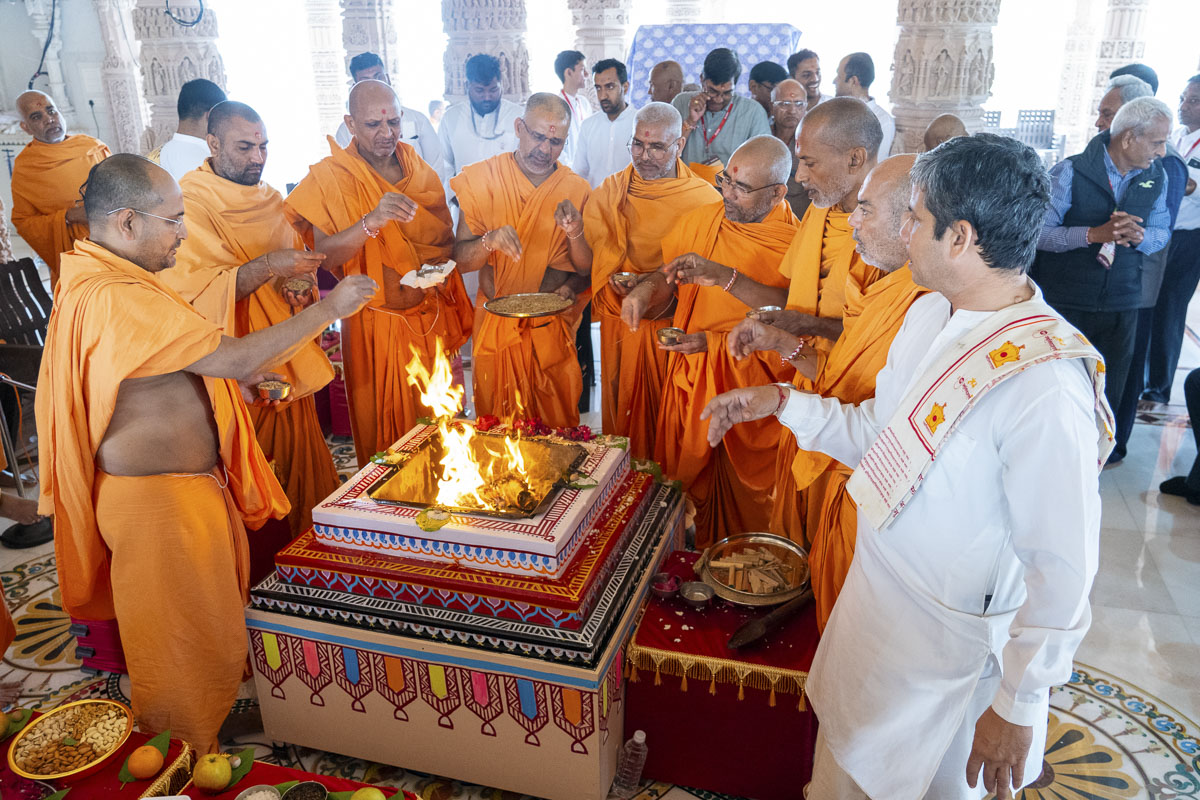 Vastu-Mandir Pravesh rituals, BAPS Shri Swaminarayan Mandir, Nadiad