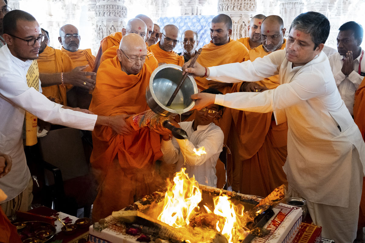 Vastu-Mandir Pravesh rituals, BAPS Shri Swaminarayan Mandir, Nadiad