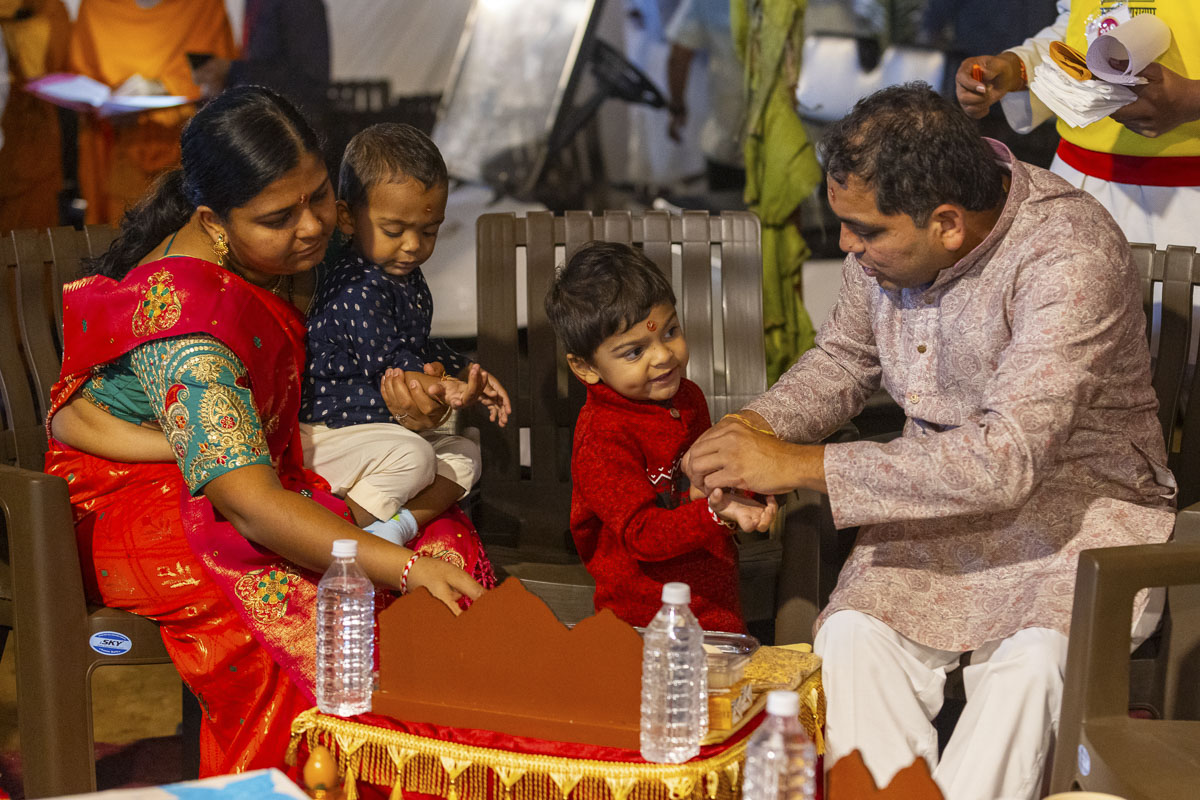 Devotees participate in the Shri Swaminarayan Vishwashanti Mahayaag