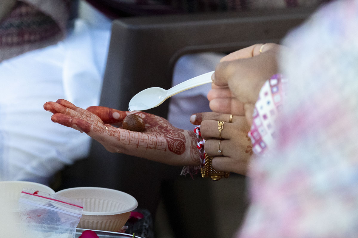 Devotees perform the yagna rituals