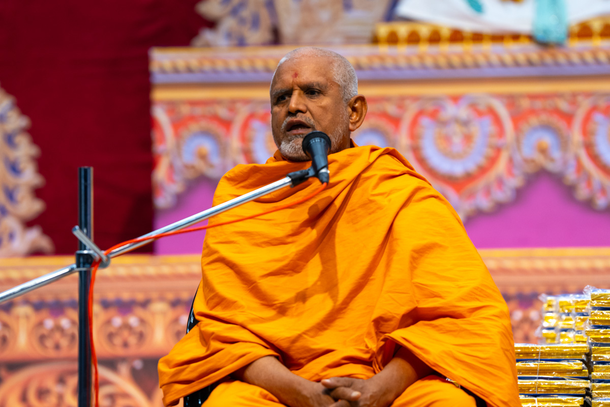 Janmangal Swami addresses the assembly