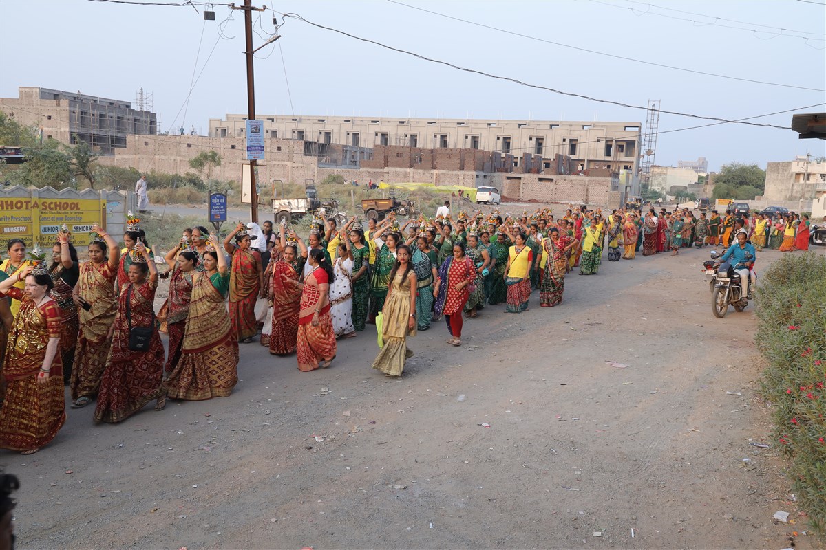 24 November: Women’s Kalash Yatra