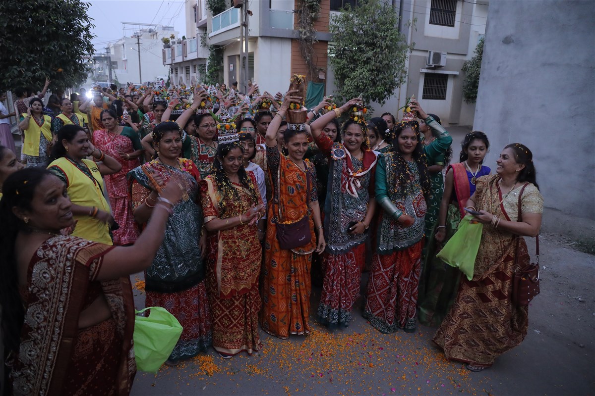 24 November: Women’s Kalash Yatra