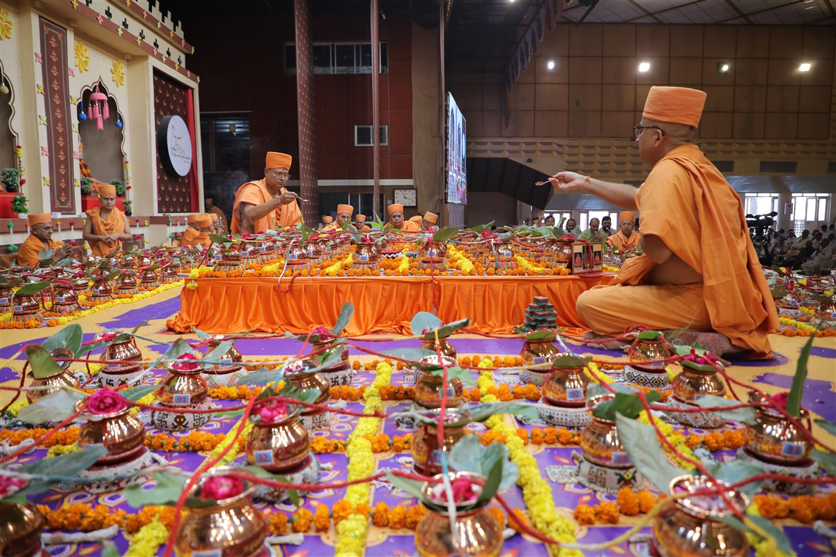 25 November: Vedic Mahapuja 