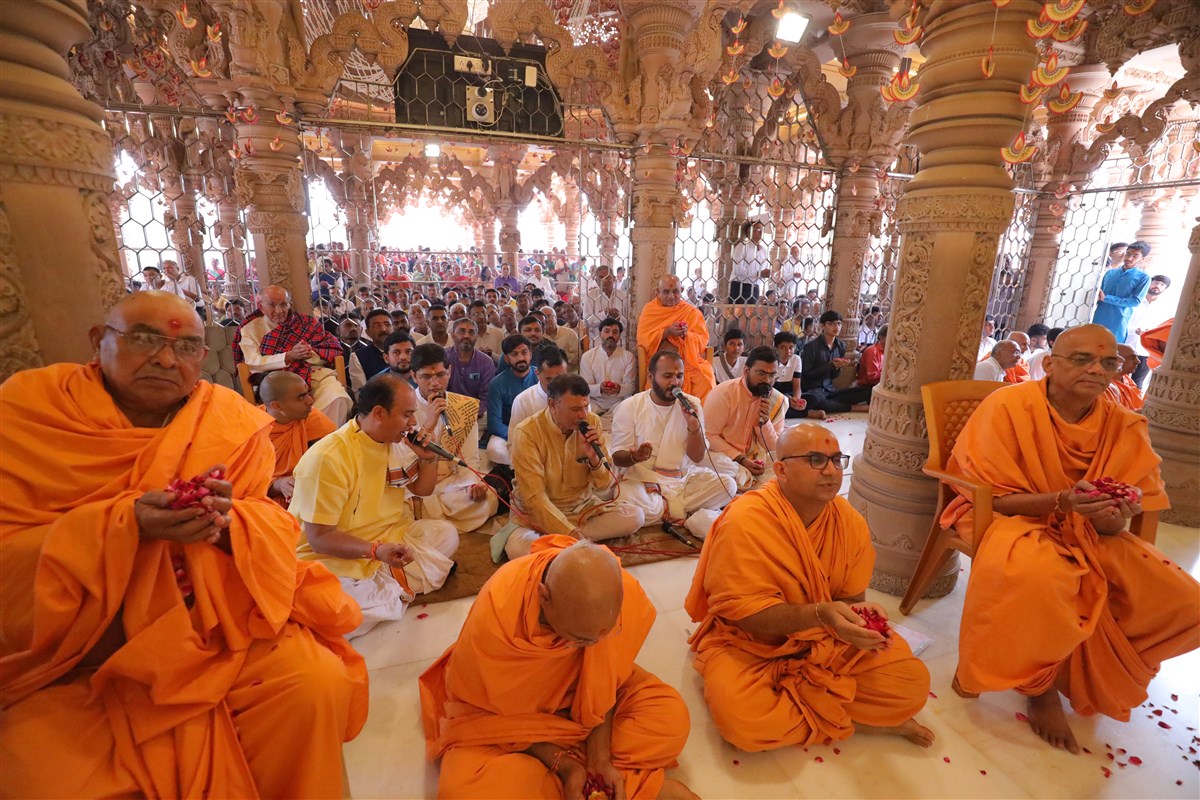 26 November: Uttamottam Maha-Abhishek 