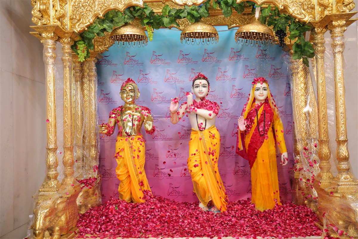 26 November: Uttamottam Maha-Abhishek 