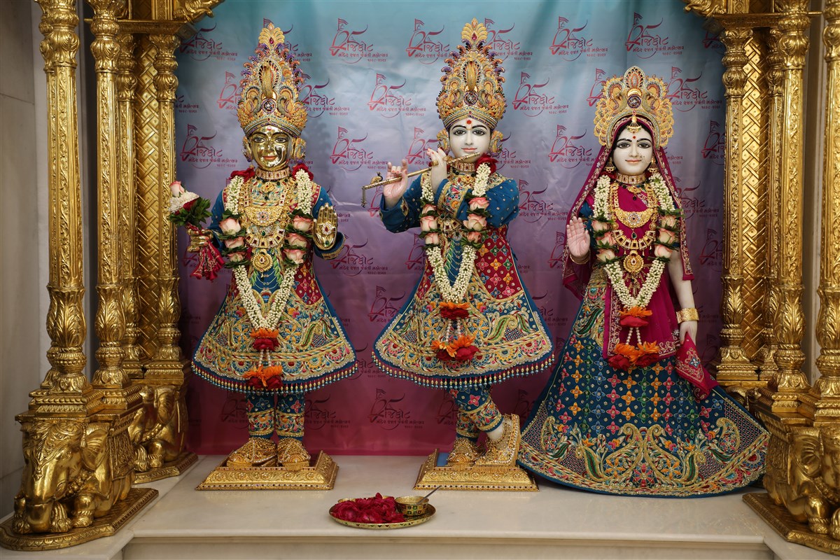 26 November: Uttamottam Maha-Abhishek 