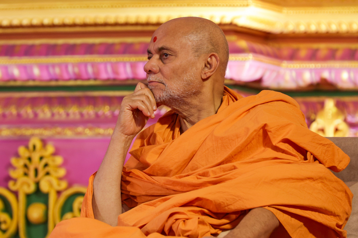 Pujya Viveksagar Swami during the assembly