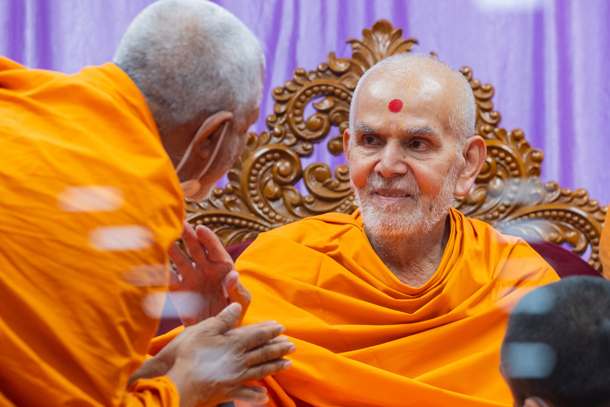 Swamishri blesses Janmangal Swami