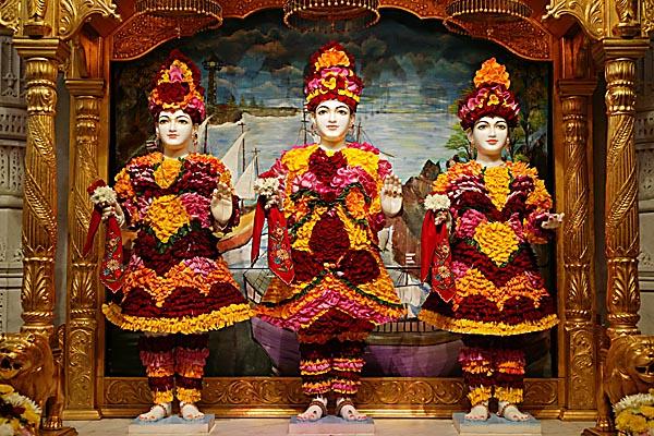  The images of Dham, Dhami and Mukta adorned with flowers 