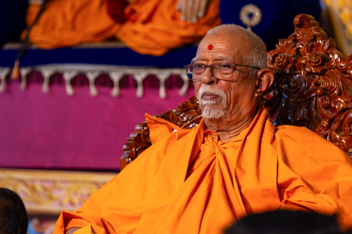 Pujya Swayamprakash Swami (Pujya Doctor Swami) during the assembly