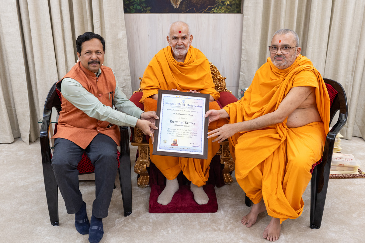 Prof. Niranjanbhai Patel, Vice Chancellor, Sardar Patel University, Gujarat, presents Doctor of Letters (D.Litt. Honoris Causa) certificate to Bhadresh Swami