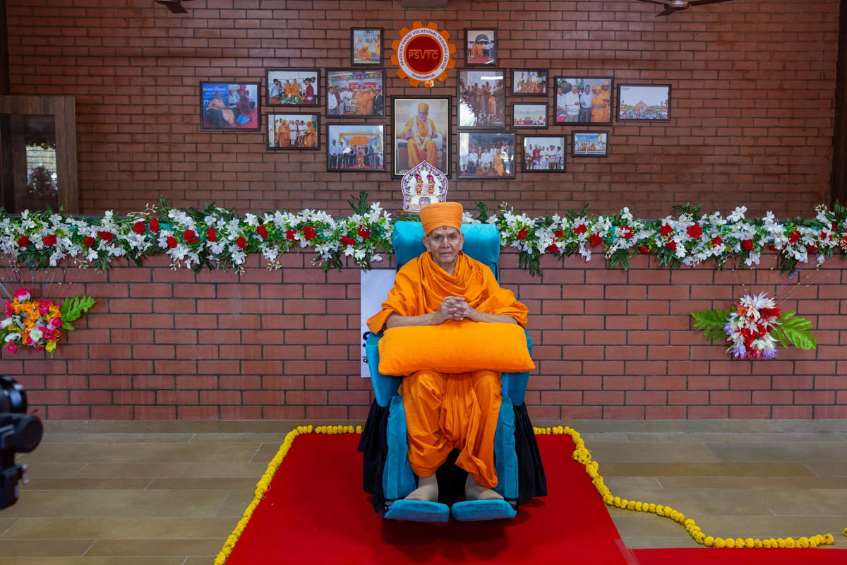 Swamishri visits Pramukh Swami Vocational Training Centre
